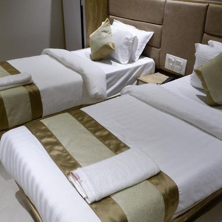 Hotel Amber Paramount Mumbai Exterior foto
